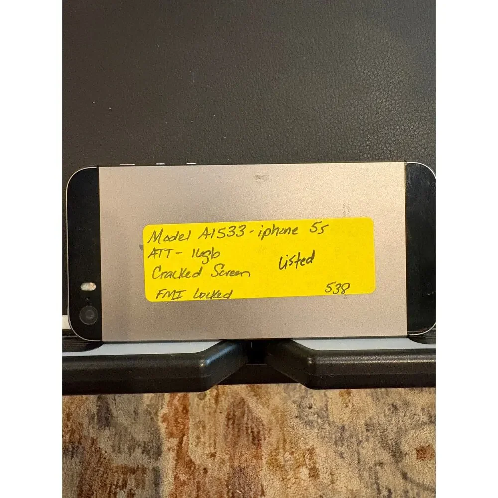 Apple iPhone 5S 16GB A1533 AT&T Cracked Screen For Parts